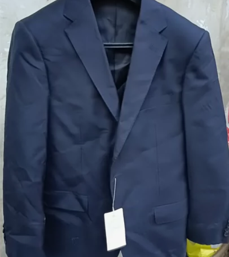 男西服便宜卖，全新的，没穿过，吊牌都还没拆...