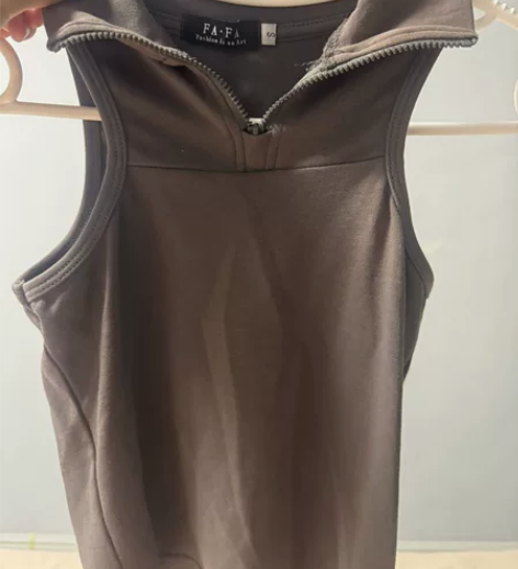 辣妹背心几乎全新 感兴趣的话点“我想要”和...
