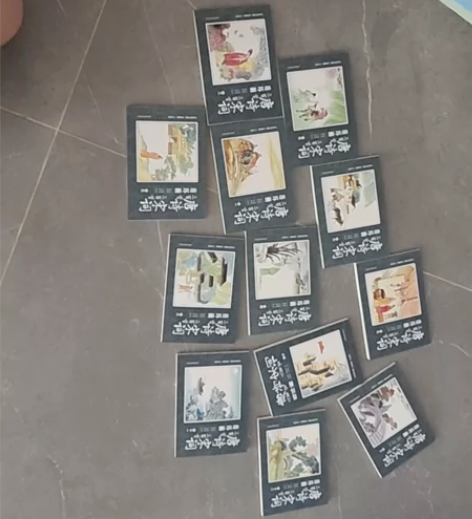 唐诗宋词三百首连环画，全新。随机发一本。 ...