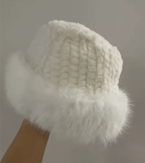 【低价出闲置】白色毛绒帽子女大头围显脸小加...