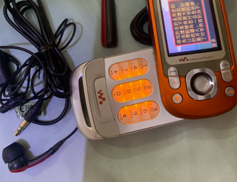 少量索愛原装．以前库存机W550C，机自带...