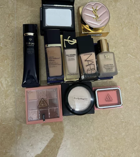 闲置化妆品，化妆师囤太多货，出一些闲置小彩...