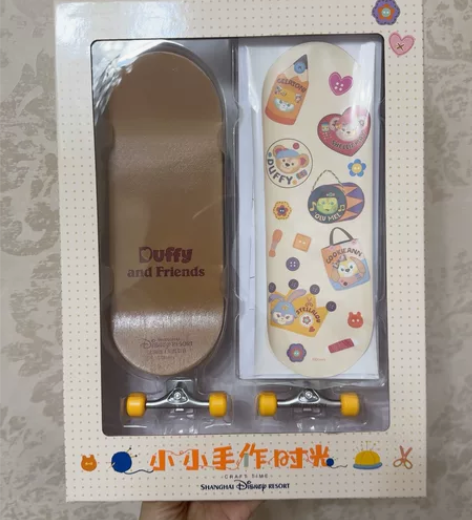 迪士尼 上迪 达菲 滑板 毛绒配件 福袋产...