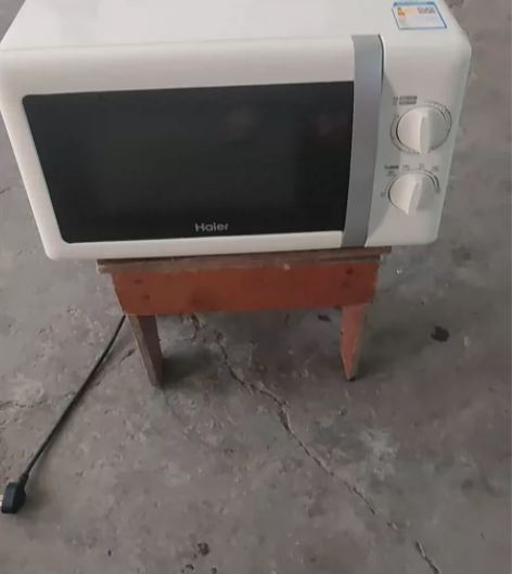海尔微波炉，九成新，功能完好无维修，加热快...