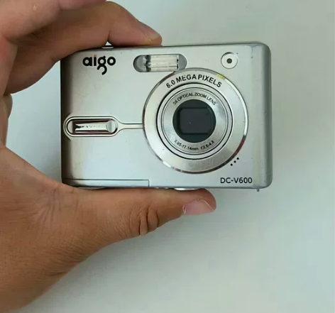 型号：爱国者v600 颜色：银色636w像...