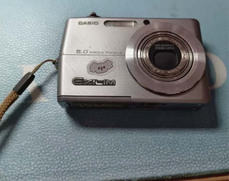 出卡西欧z500，相机屏幕进灰，电池仓卡扣...