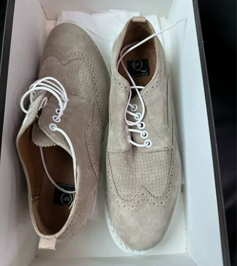 库房翻出，全新进口男士布洛克鞋。微痕迹（仅...