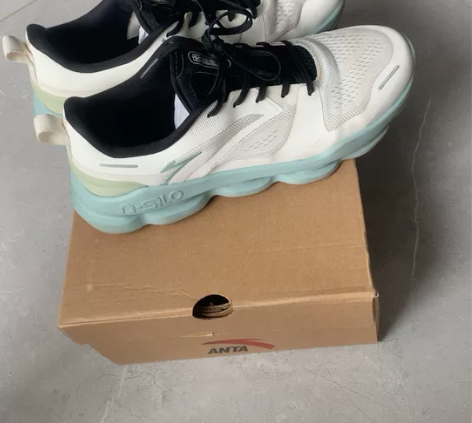 安踏综训系列运动鞋，本地实体购入，没穿几次...