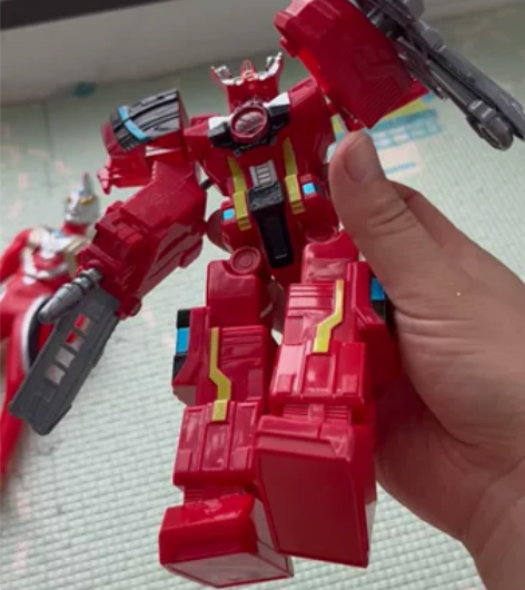 变形金刚玩具，我不会变[捂脸哭] 感兴趣的...