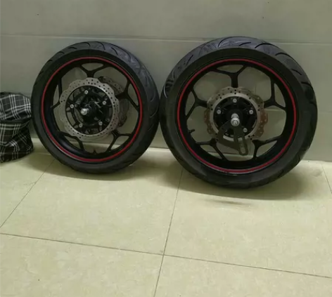 山洋sy200机车前后轮毂带胎一套。前轮双...