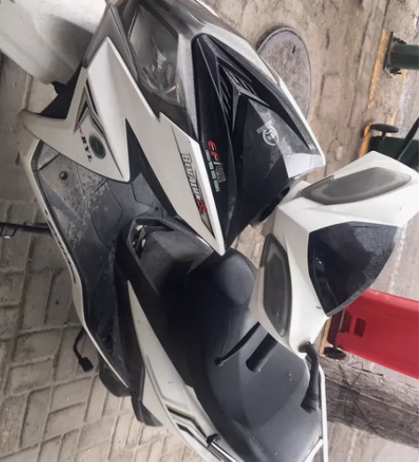 到店铃木UY125，国4电喷，液晶仪表，前...