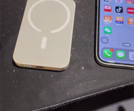 倍思苹果Magsafe磁吸无线充电宝20w...