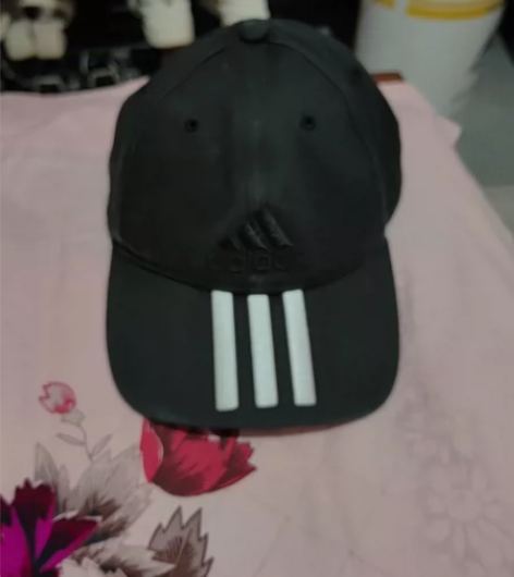 阿迪达斯鸭舌帽,没怎么带过。可自提 感兴趣...