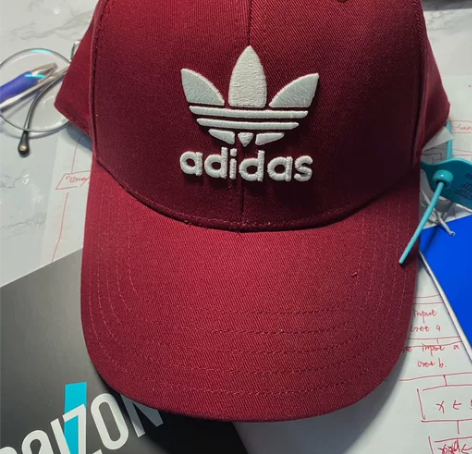 阿迪达斯帽子红色 偏深一点的红色 很好看 ...