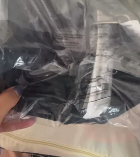 阿迪达斯帽子  黑白两个色 一个50包邮 ...