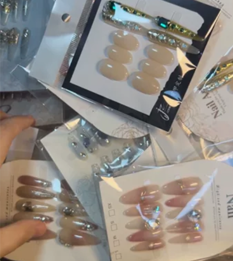 源头穿戴甲拿货 可混批 可选款 创业摆摊直...