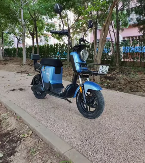 出一辆二手电动车 雅迪电动车 很新 骑了一...