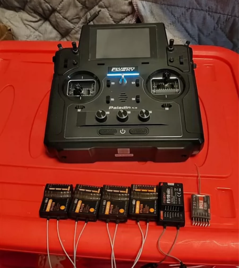 富斯PL18航模遥控器，带四个ftr12b...