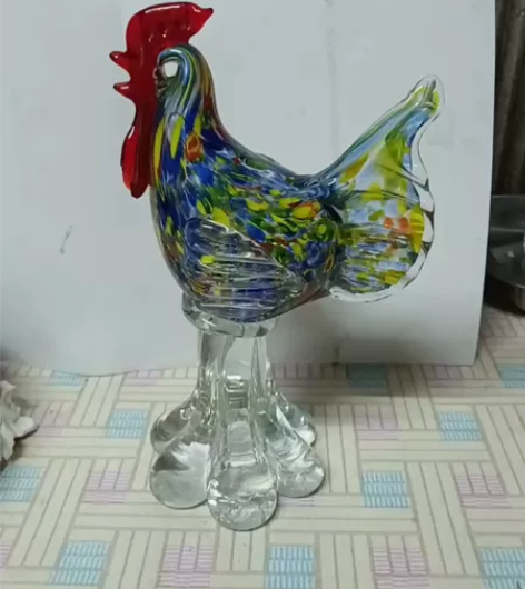 一个琉璃公鸡摆件,个头挺大的,造型美观,颜...