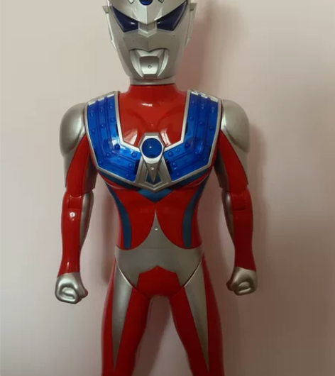 塞罗奥特曼1米左右，亲戚送的，摆了一下，很...