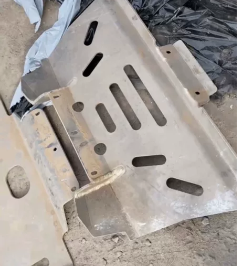 18到23款BJ40通用八毫米铝镁合金护板...