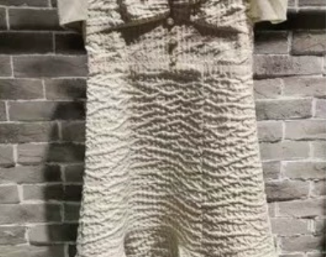 很好看的小鱼尾连衣裙穿过一次 感兴趣的话点...