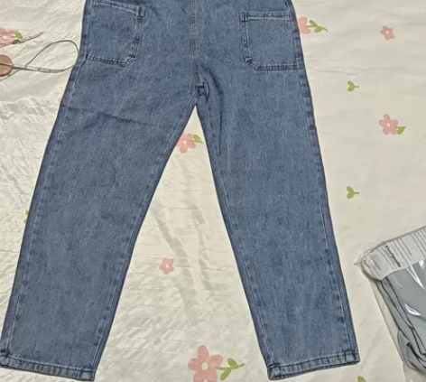 全新牛仔背带裤，没穿过买小了。薄款牛仔，适...