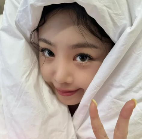 #超火明星周边 soojin专辑非现八月初...