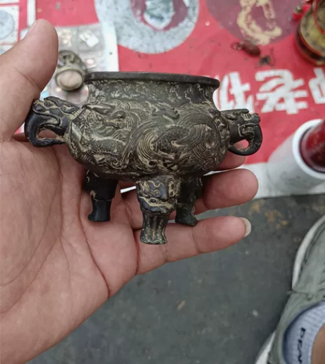 香炉一个，品相如图看好私聊一旦售出不支持任...