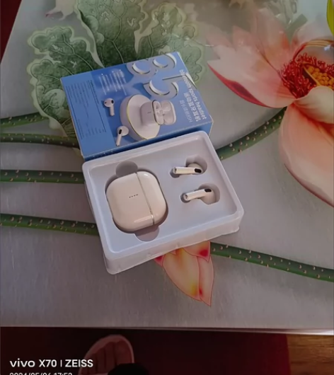 颜值高质量好,在这个价位是很不错的耳机 感...