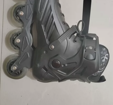 迪卡侬溜冰鞋，全新。一次都没穿过。42-4...