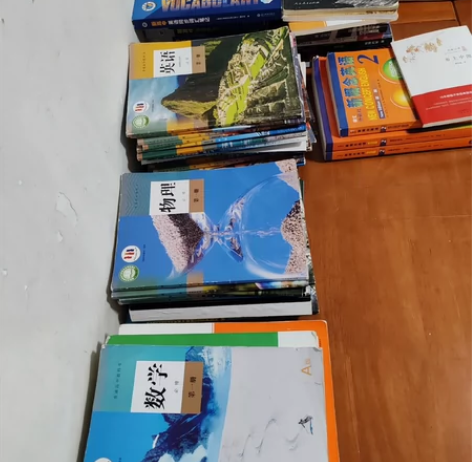 高中人教版各学科教材 二手轻微使用 3本包...