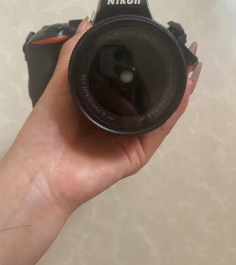 低价出 尼康D3500屏幕微划痕 所有功能...
