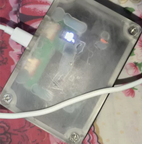 九月出，东西忘在学校了。 DIY大容量充电...