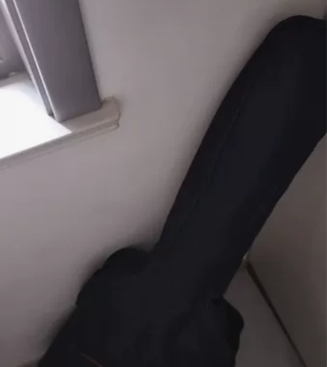 adanis吉他，前几年一千买的，现在买好...