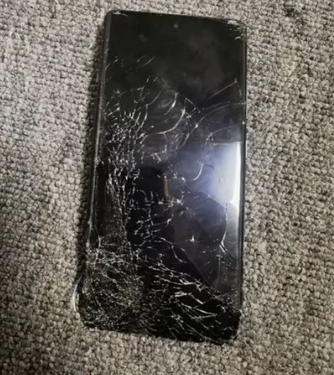 1+12手机，成色如图所示，没有尾插！原生...