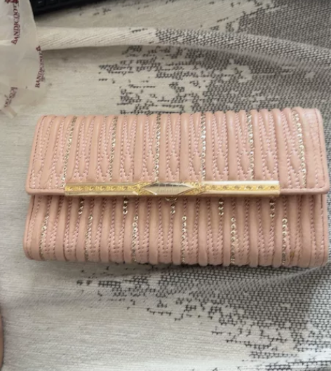 全新粉色女士手拿包，钱包，品牌材质见图，正...