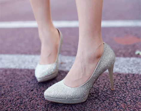 [转卖]亮钻尖头浅口单鞋防水台细跟超高跟鞋...