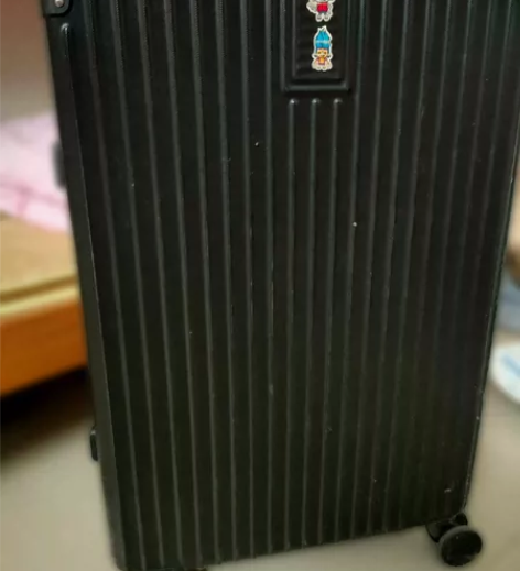 26 寸行李箱放家里没用积灰了现在低价出，...