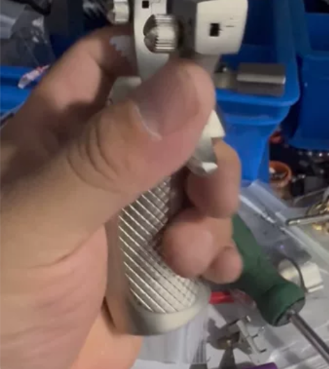 不锈钢弓头 铝合金握把 弹弓 感兴趣的话点...