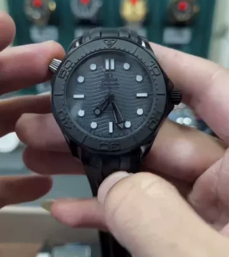 闲置出售 海马黑武士陶瓷圈 手表 日本西铁...