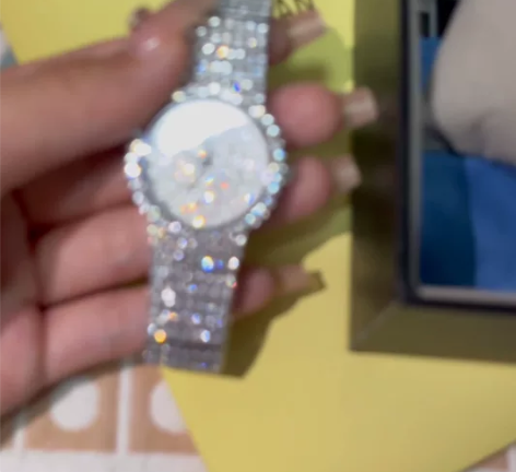 卡之蓝满天星全钻手表 石英表 包装完好 防...