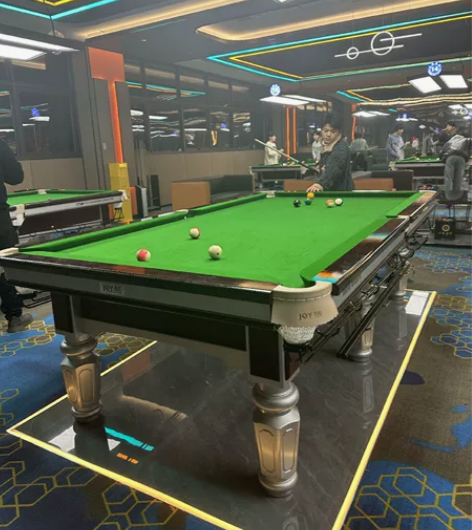 有6个台球桌处理，就用了三个月，跟新的差不...