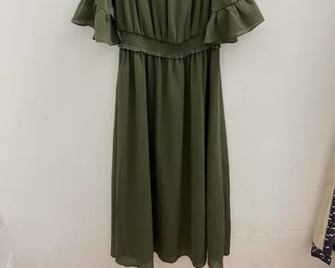 拉夏贝尔旗下品牌Candies 绿色雪纺连...