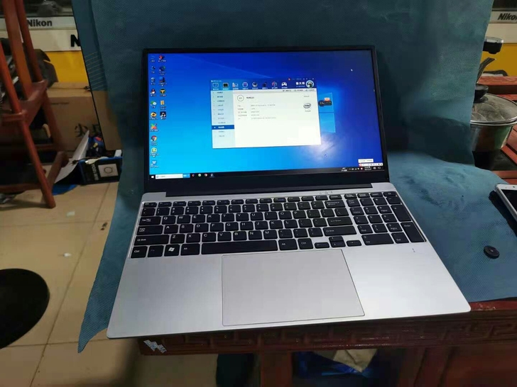 新到高端新款超薄银色商务办公笔记本一台