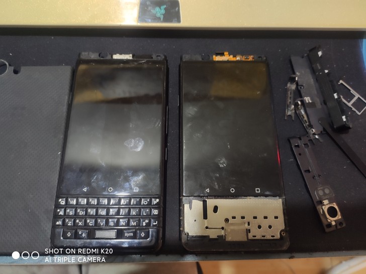 两个黑莓KEY1屏幕,一个外屏坏带键盘,一...