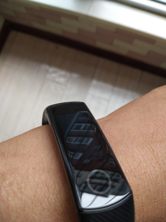 华为荣耀手环4标准版的，无nfc！充电器手...