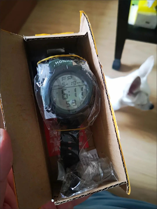 电子表，全新，发礼物买给小朋友玩的，买多了...