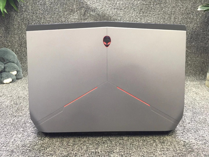 装逼利器外星人13。i7 6500U。16...