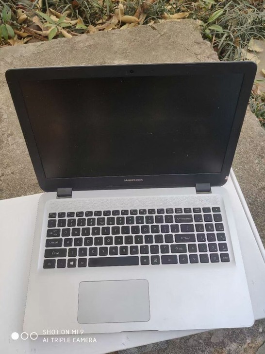 新新的麦本本笔记本，运行流畅，联盟地下城这...